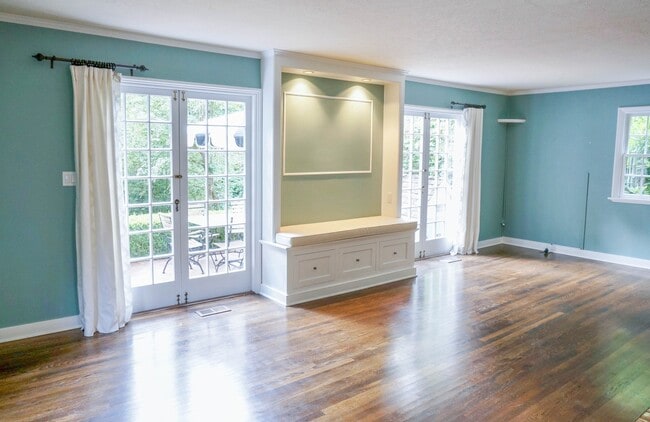 Building Photo - Gorgeous Dream Home in the Southwest Hills! Your Pacific Northwest Oasis Awaits!