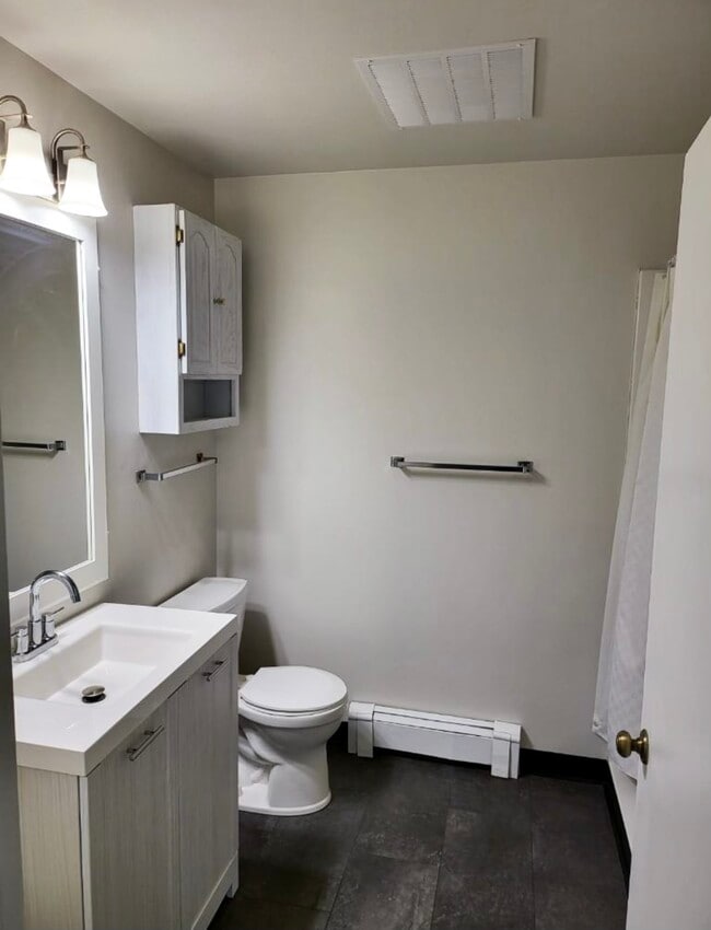 700 E Parkway Ave Unit 1, Oshkosh, WI 54901 Apartments in Oshkosh, WI