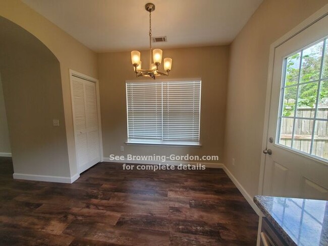 Building Photo - Townhouse (end unit) at Williams Bend Cond...