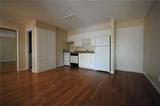 Foto del edificio - 1125 Hollow Creek Dr