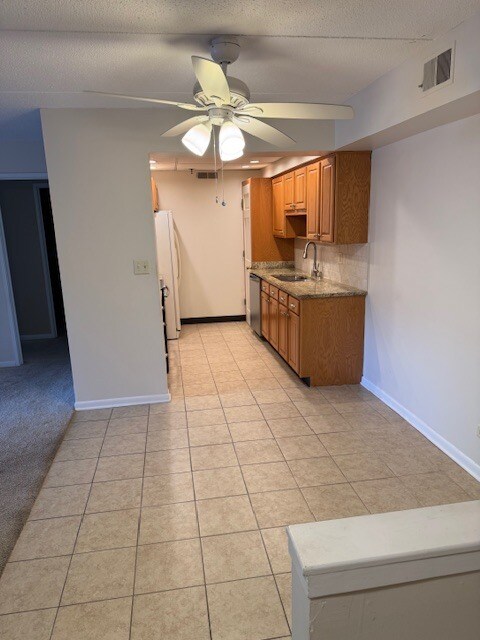 Foto del edificio - 1450 Plymouth Ln