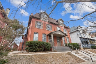 Building Photo - 413-415 Woodward St