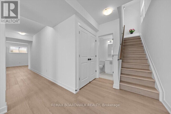 Building Photo - 141 Shelleright St