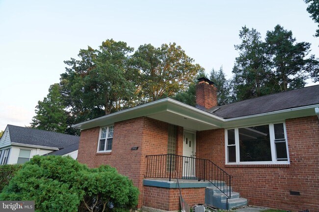 Foto del edificio - 5612 Massachusetts Ave