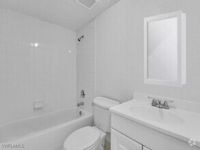 Building Photo - 4617 Bayshore Dr