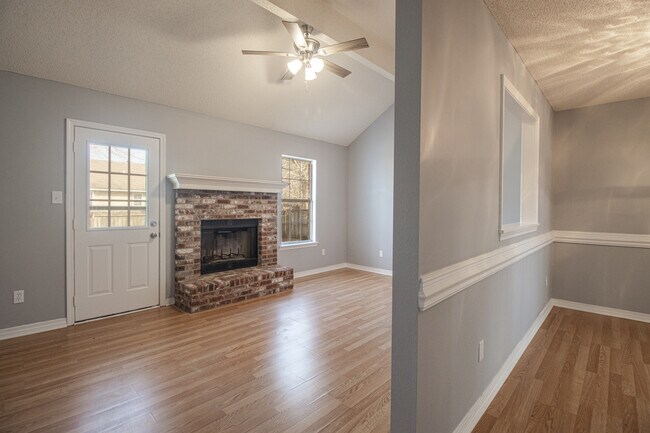 Foto del edificio - 4079 Groveland Rd