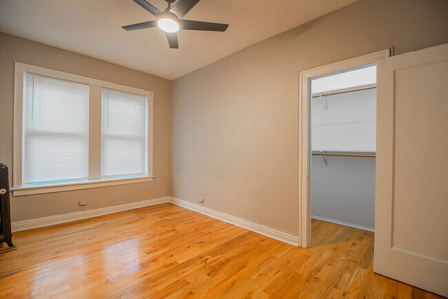 Foto del edificio - 1414 W Pratt Blvd