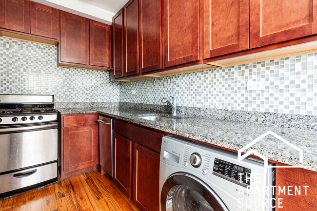 Foto del edificio - 555 W Arlington Pl