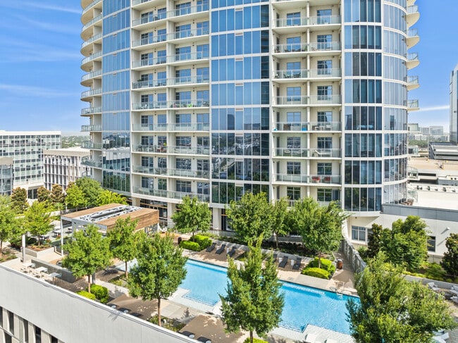 Piscina estilo resort en los apartamentos LVL29 - LVL 29