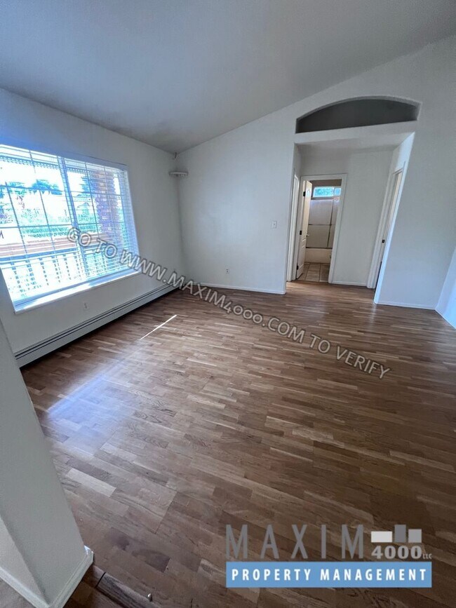 Foto del edificio - 627 Hunter Creek Dr