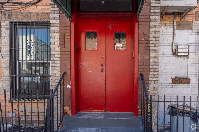 Entrada - 297 St Nicholas Ave
