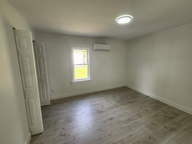 Building Photo - 300 N Evans St