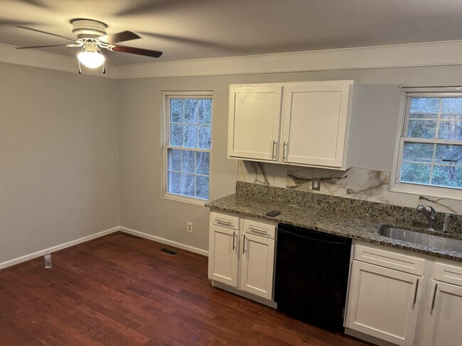 Building Photo - 2036 Yew Ct