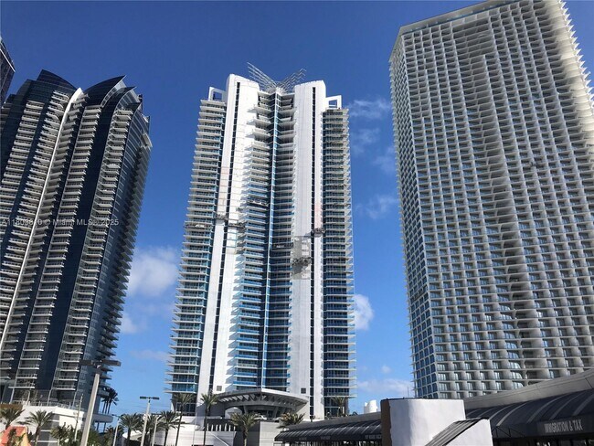 Foto del edificio - 17121 Collins Ave