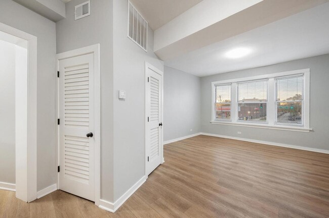 Building Photo - 3966 W Grand Ave