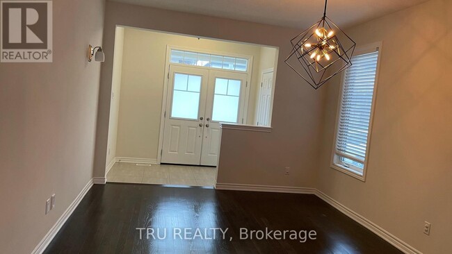 Building Photo - 834 Stallion Cres