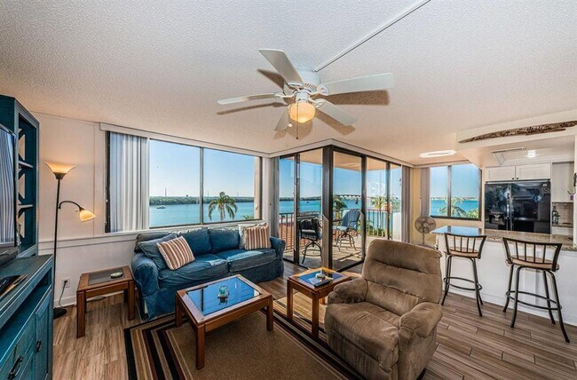 Foto del edificio - 6357 Bahia Del Mar Blvd S