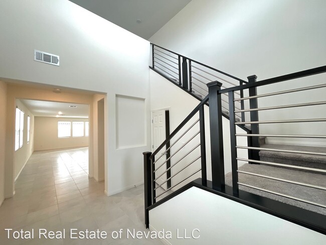 Building Photo - 5 br, 3.5 bath House - 6977 Solano Canyon