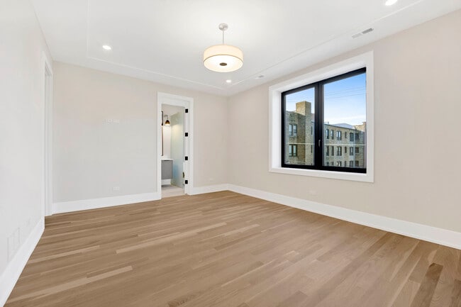 Foto del edificio - 3352 N Ashland Ave