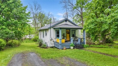 Building Photo - 570 Spencer Rd