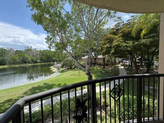 Foto del edificio - 100 Crestwood Ct N
