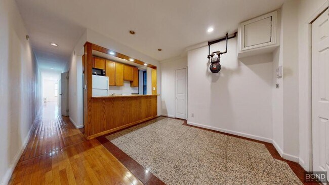 Building Photo - 3 bedroom in Manhattan NY 10003
