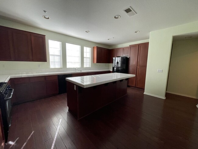 Foto del edificio - Great Deal for Spacious townhome in Otay R...