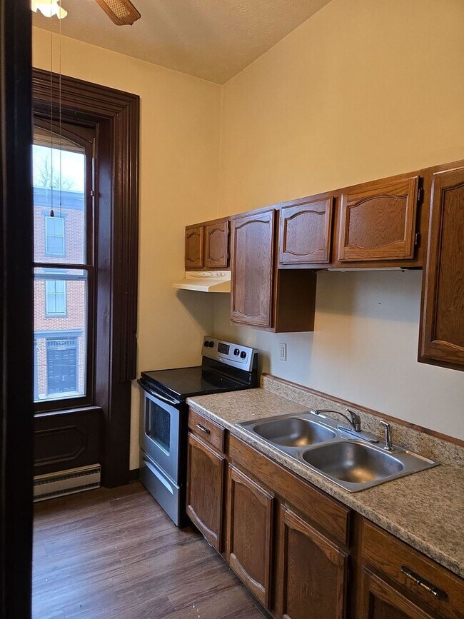 Foto del edificio - SOLD 5/15/26-127 Lincoln Way W