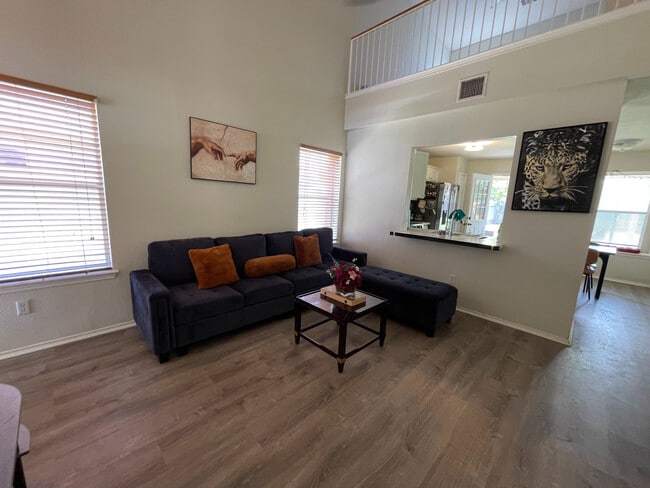 Building Photo - Room in House on Socorro Bend