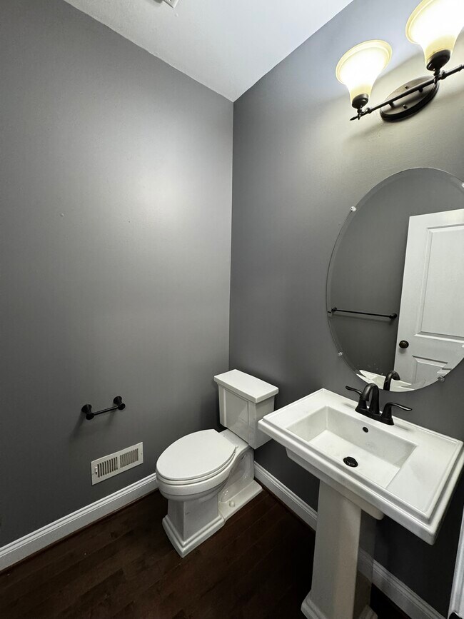 Building Photo - 4 Stonehaven Cir