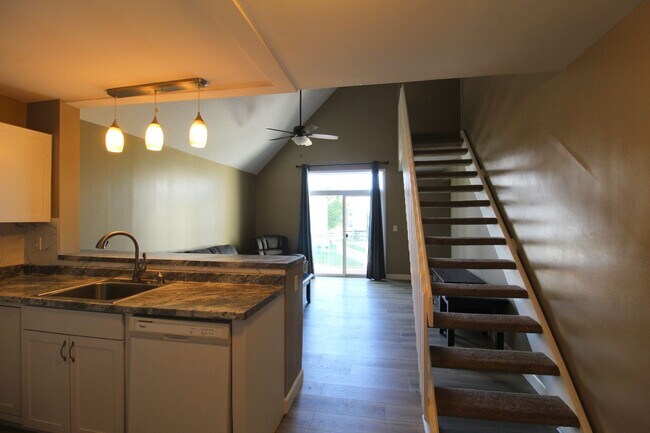 Building Photo - 1342I Hunters Road