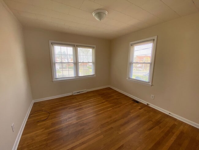 Building Photo - Walk to NCCU. 3 Bedroom