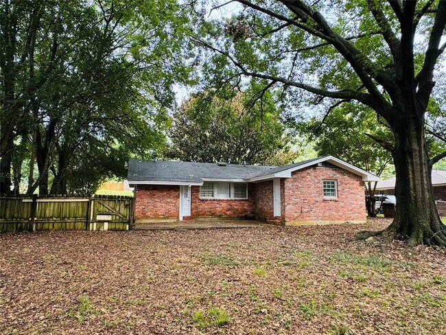 Building Photo - 1106 Lombard Dr