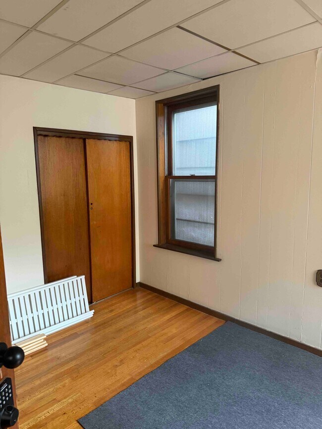 Building Photo - 122 Butler St