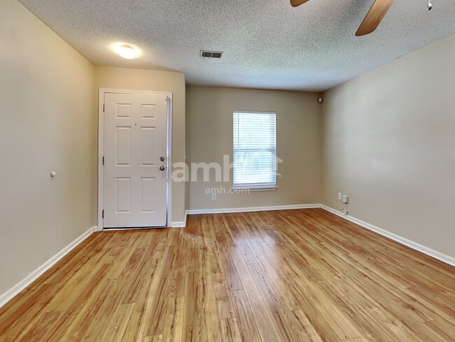 Foto del edificio - 193 Wildberry Ln