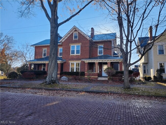 Building Photo - 503 5th St
