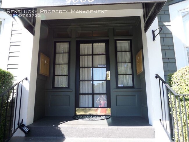 Foto del edificio - 1006 E Prospect St