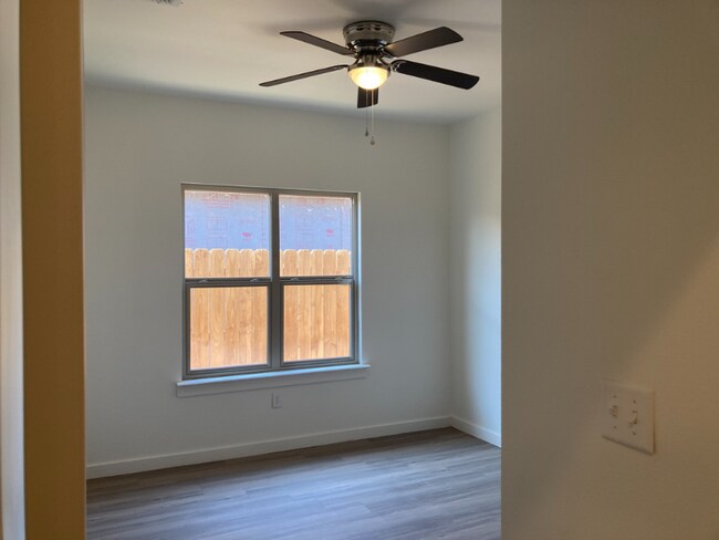 Foto del edificio - 5706 Kemper St