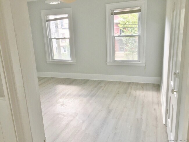 Building Photo - 95 Nicoll St