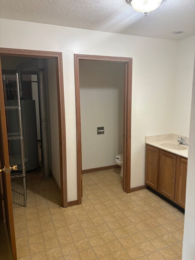 Foto del edificio - LAKE LIFE YEAR ROUND! 2 BEDROOM 2 BATH ON WAWASEE!