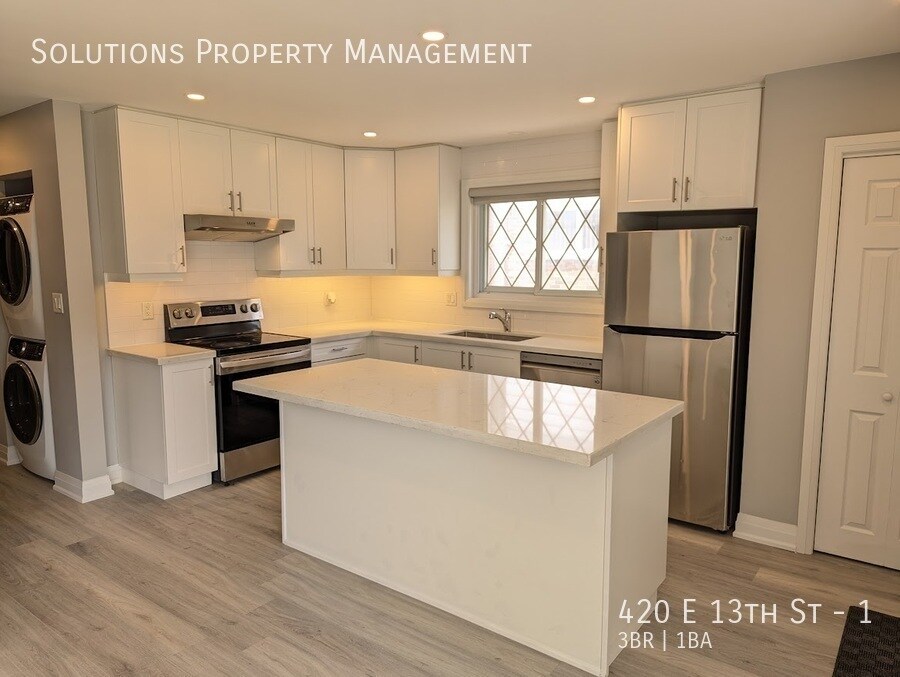 Photo principale - **Beautifully Updated 3 Bedroom Main Floor...