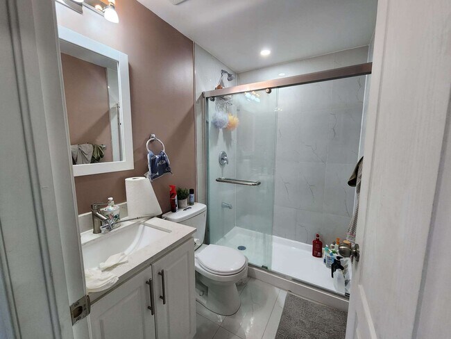 Building Photo - 516 Sundew Dr