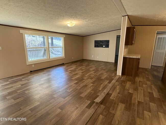 Foto del edificio - 8211 Barker Rd