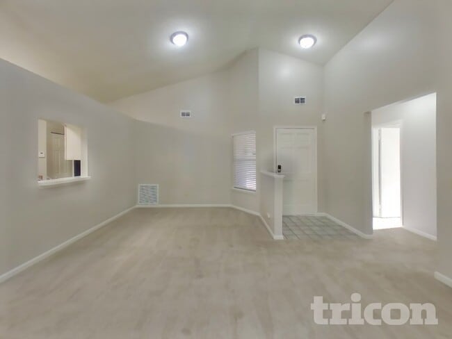 Building Photo - 2346 Blossom Ridge Dr N