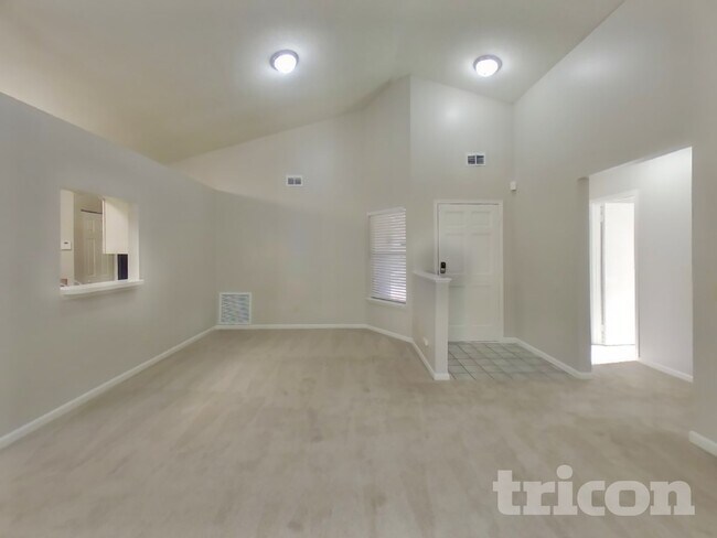 Foto del edificio - 2346 Blossom Ridge Dr N