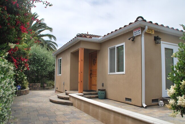 Building Photo - 2615 Naples Ave