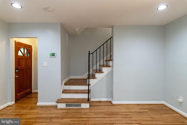 Foto del edificio - 306 35th St NE