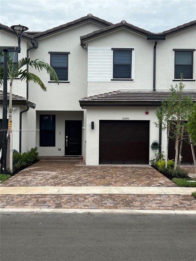 Primary Photo - 15945 SW 2nd Dr