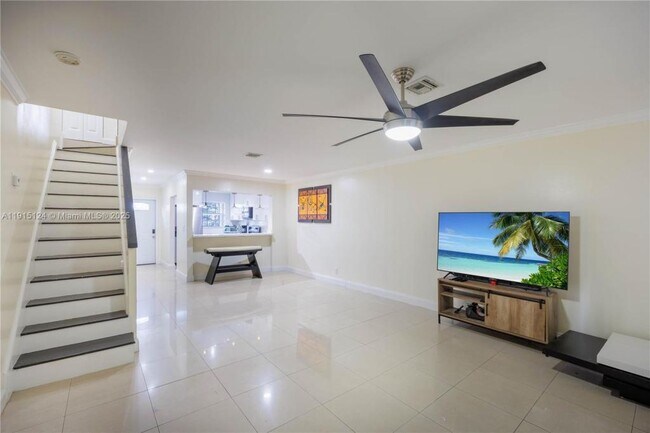 Foto del edificio - 8325 Fairway Rd