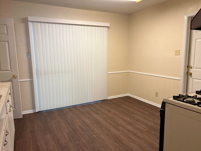 Foto del edificio - 434 W Byrd Blvd